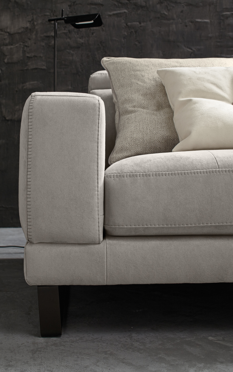 RICCARDO divano in similpelle chaise longue particolare2