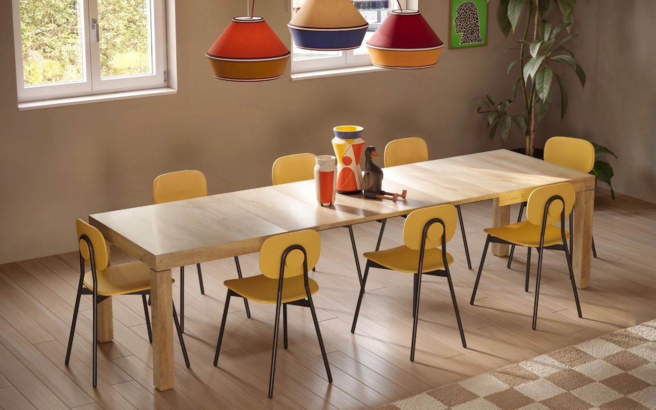 Tavolo Timbro in legno quercia allungato in un soggiorno moderno