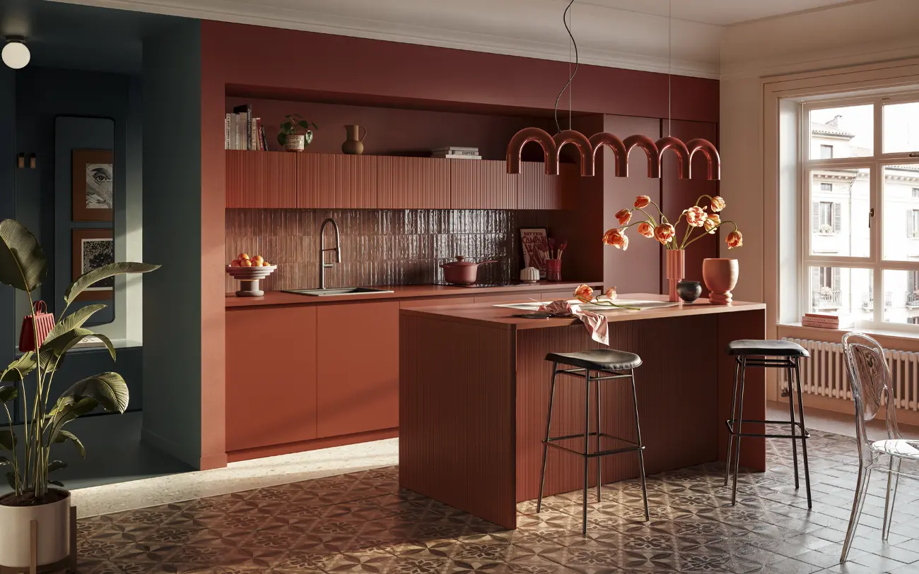 Vista ingresso e cucina casa color blocking